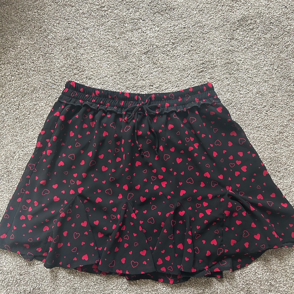 Heart Patterned Black Skirt